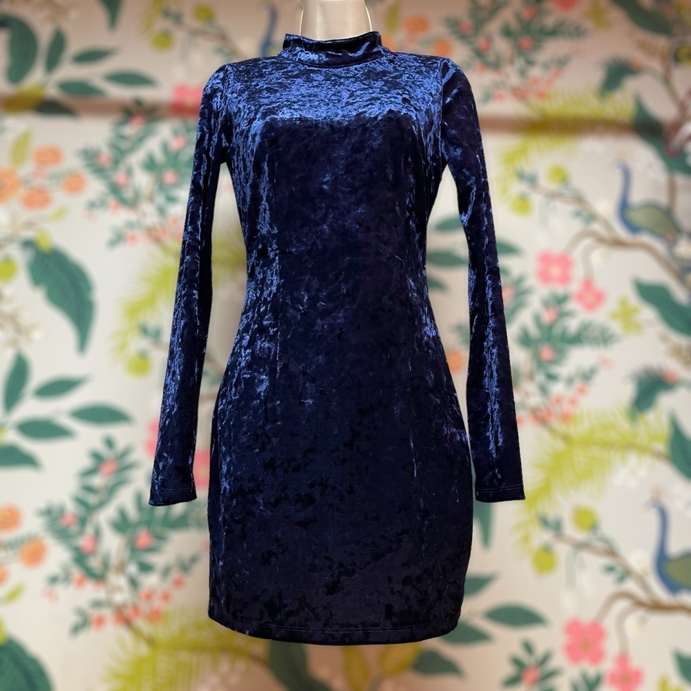 Lulu’s Oh Behave! Navy Velvet Bodycon Dress